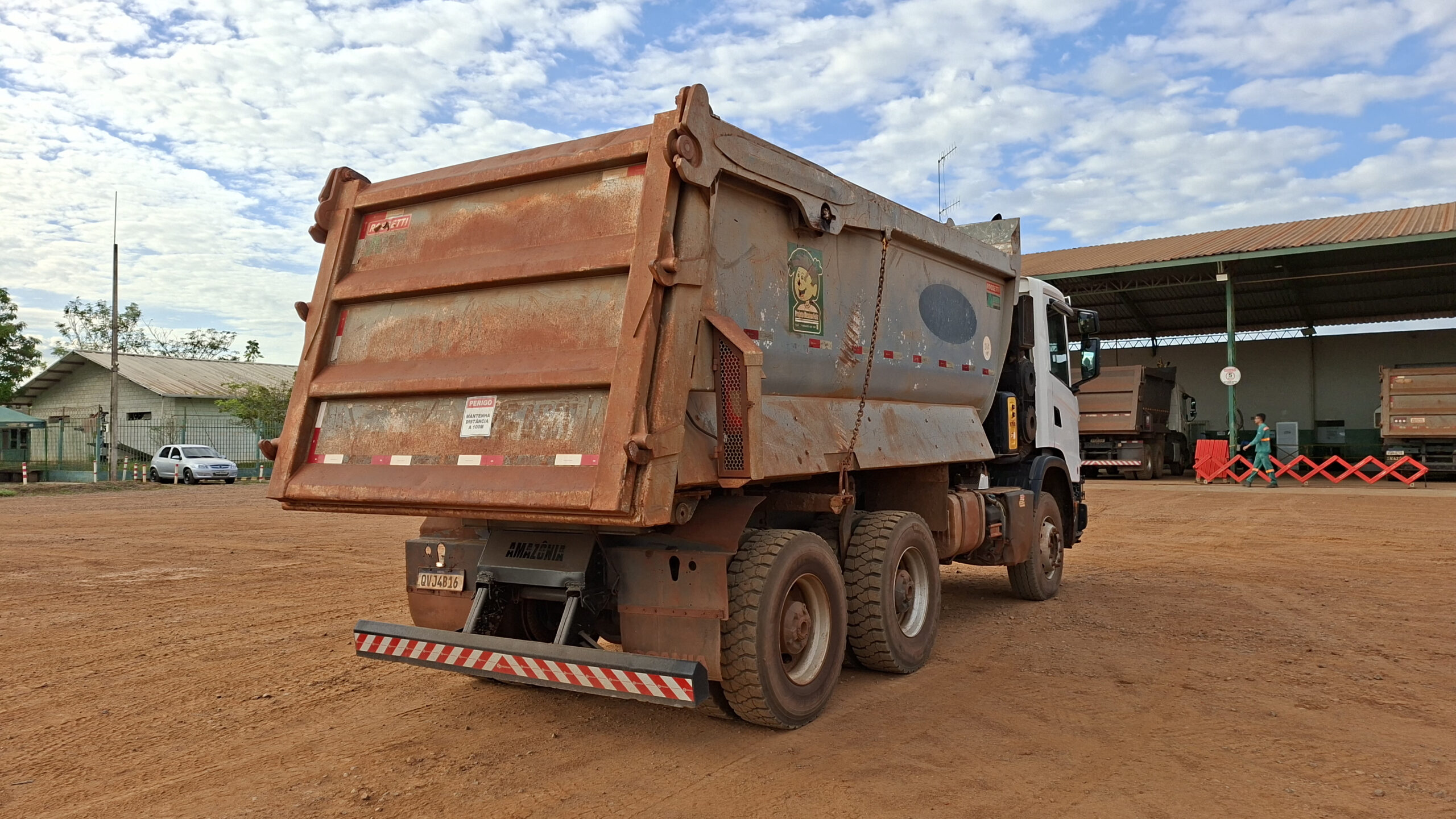 Caminhão Basculante – G450 6×4