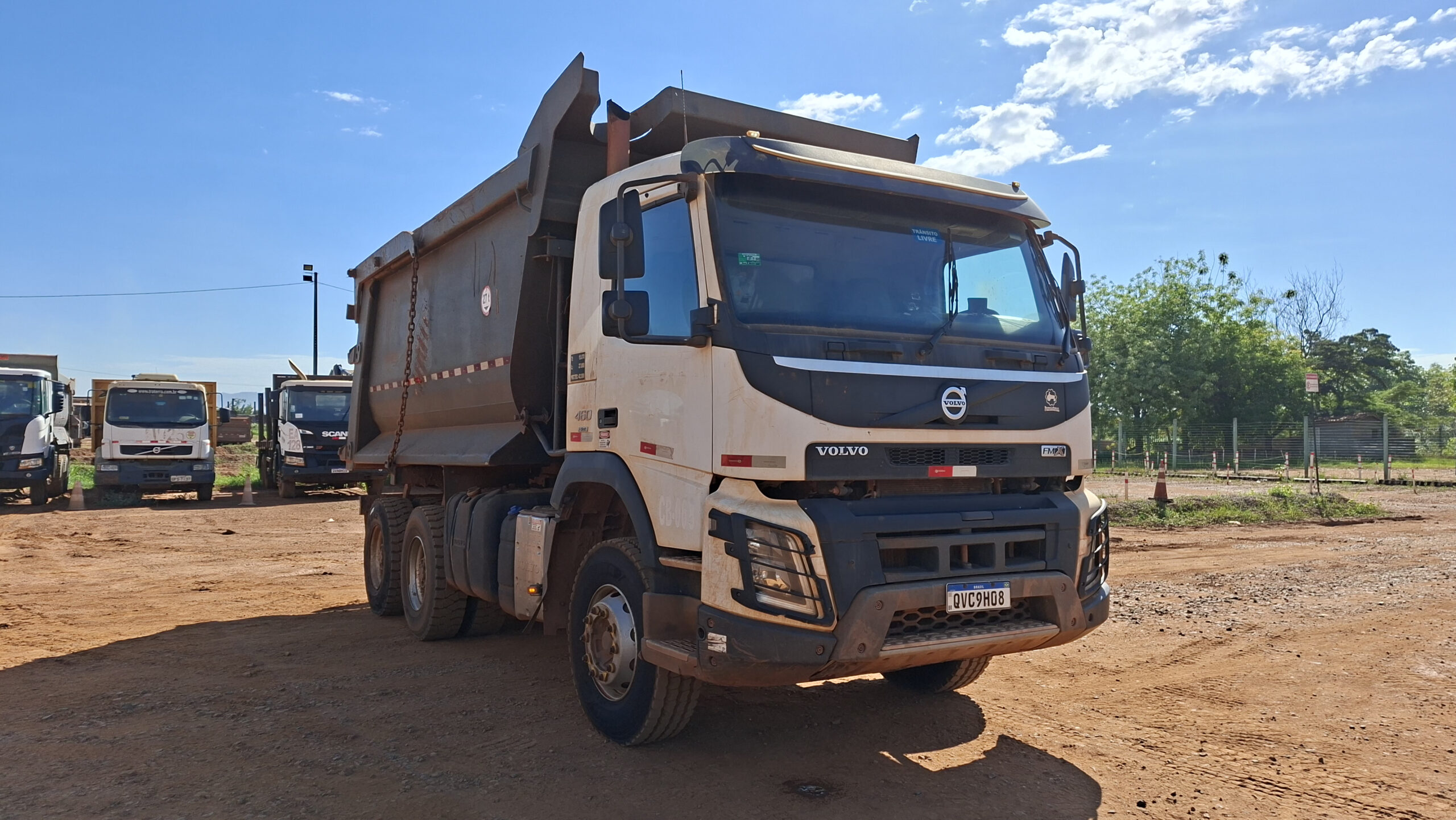 Caminhão Basculante – FM 460 6x4R