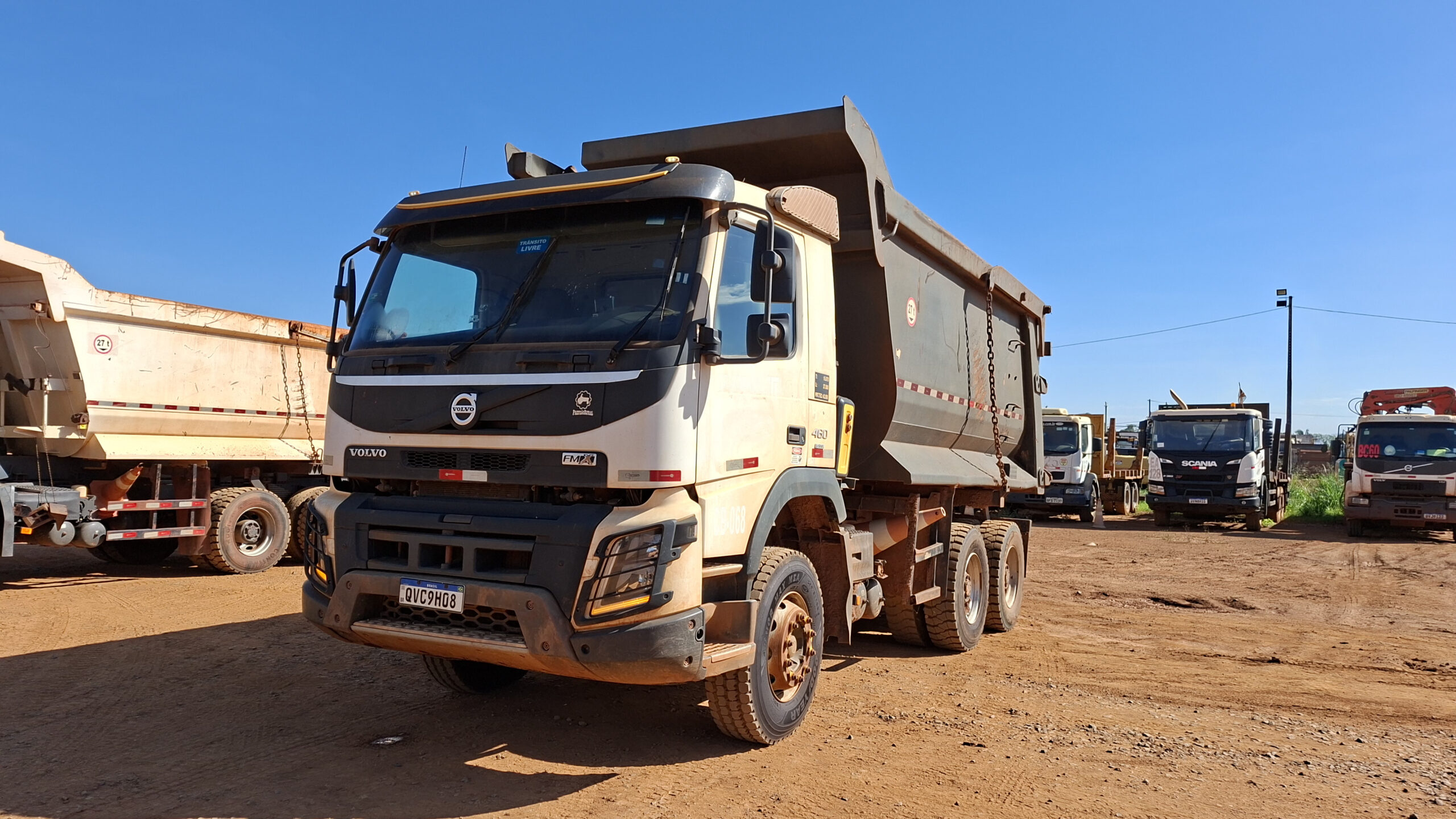 Caminhão Basculante – FM 460 6x4R