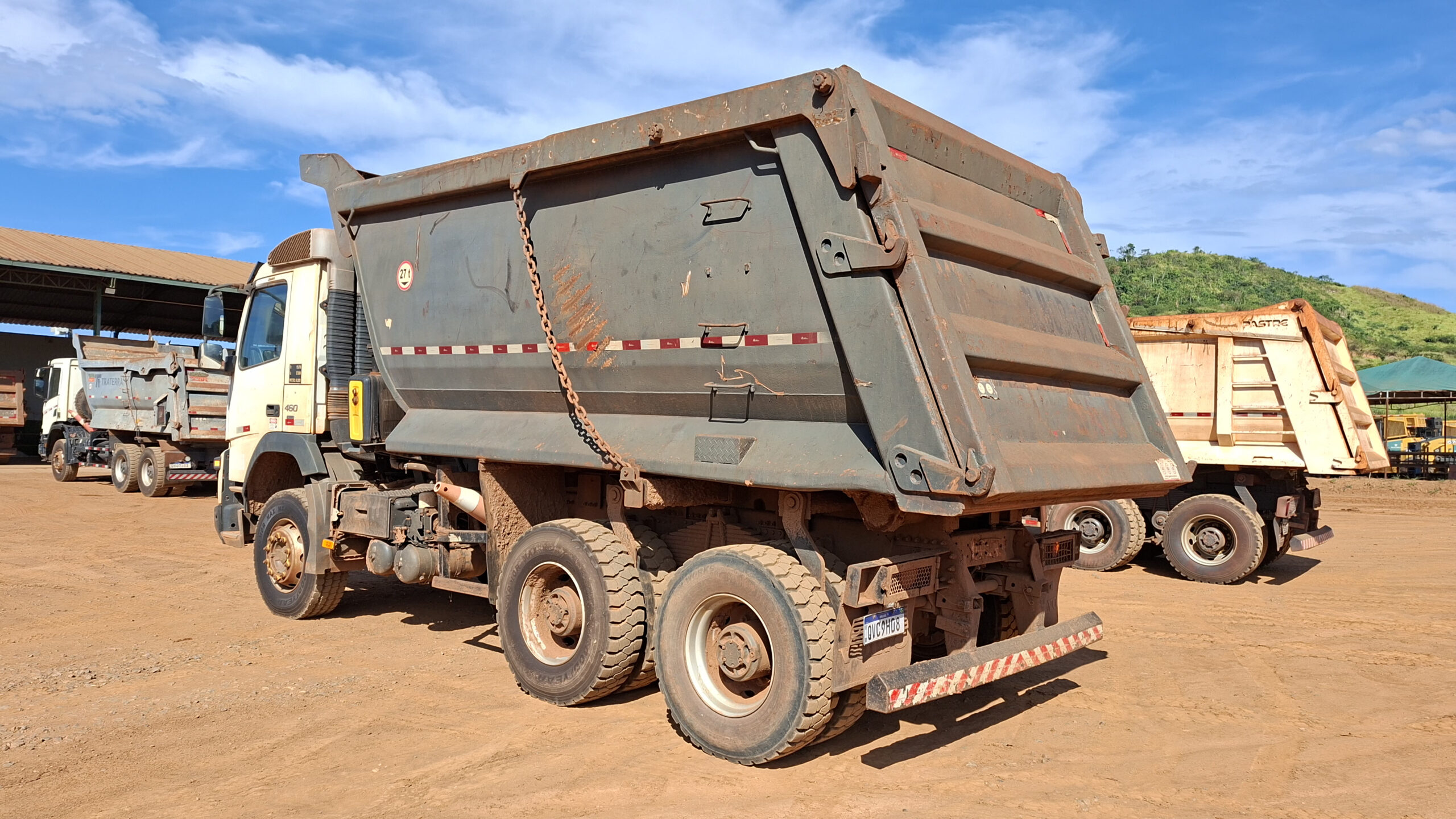 Caminhão Basculante – FM 460 6x4R