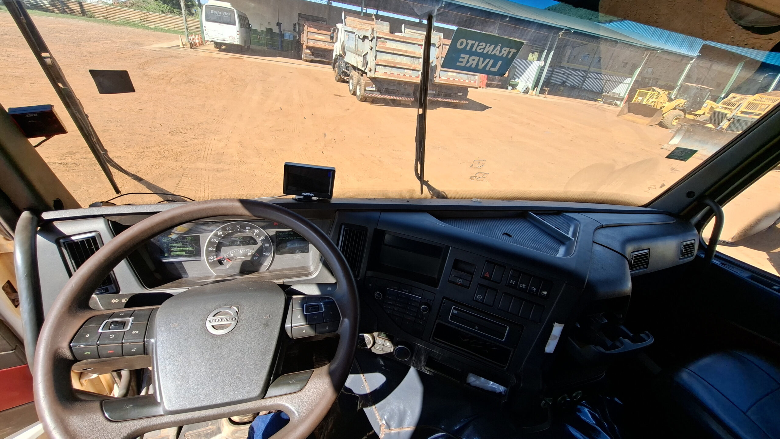 Caminhão Basculante – FM 460 6x4R